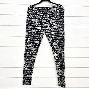 LuLaRoe Tall and Curvy Leggings